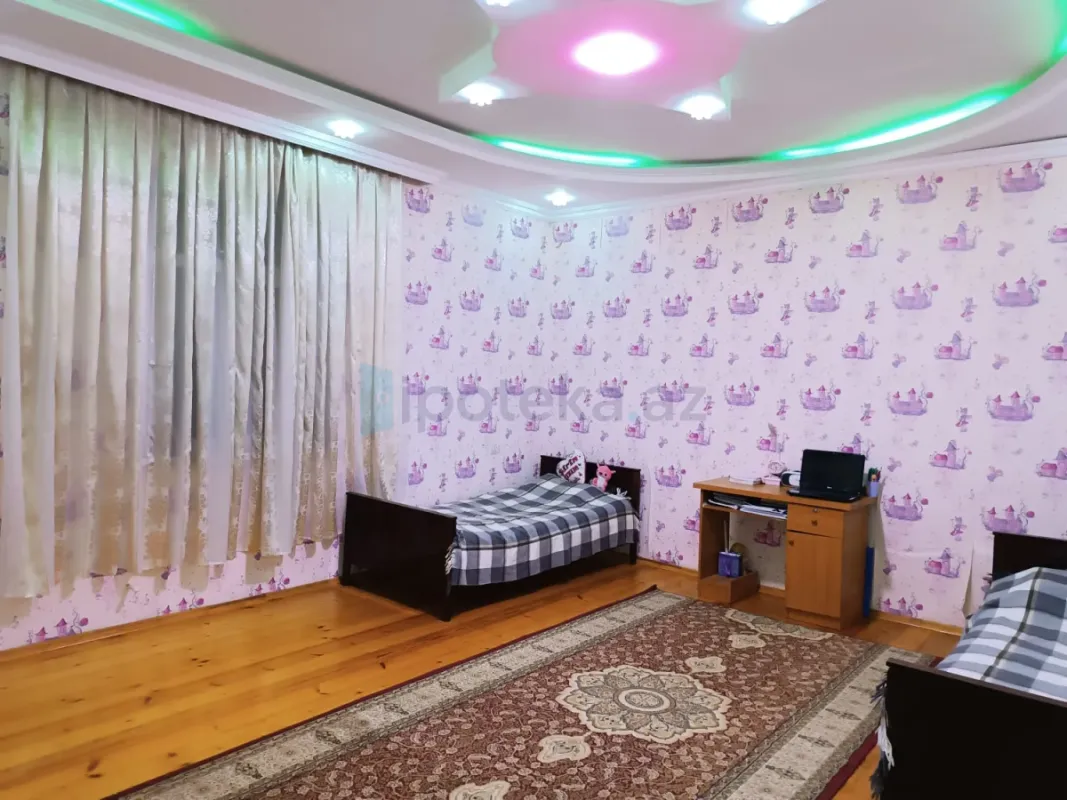 Satılır 6 otaqlı həyət evi 395 m²