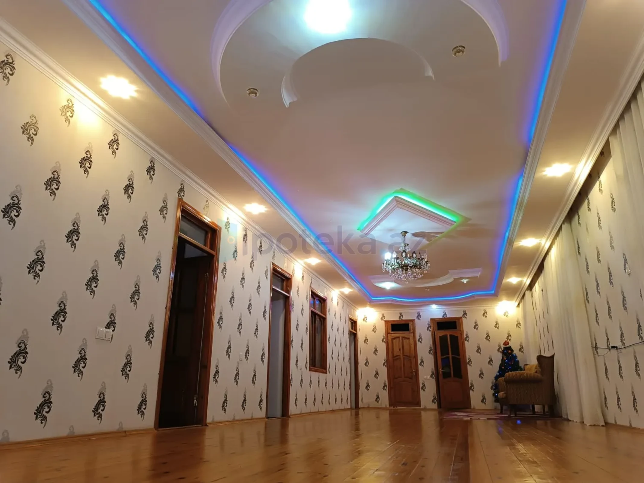 Satılır 6 otaqlı həyət evi 395 m²