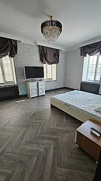 Satılır 7 otaqlı mənzil 500 m²