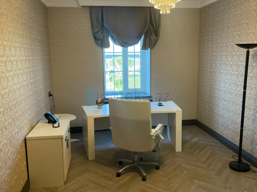 Satılır 7 otaqlı mənzil 500 m²