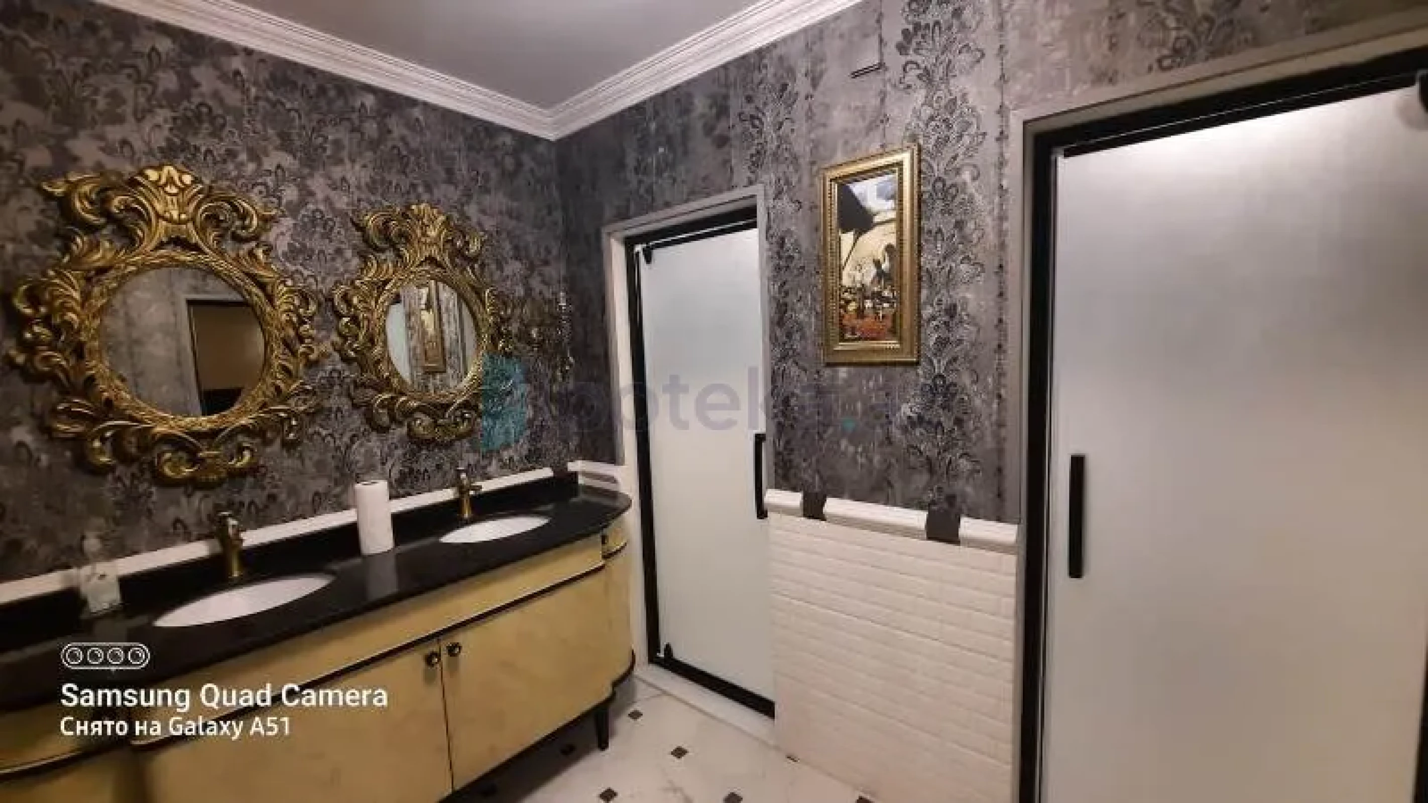 Satılır 7 otaqlı mənzil 500 m²