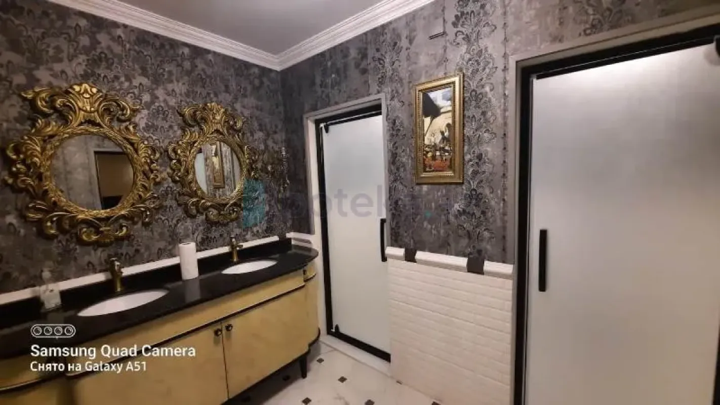 Satılır 7 otaqlı mənzil 500 m²