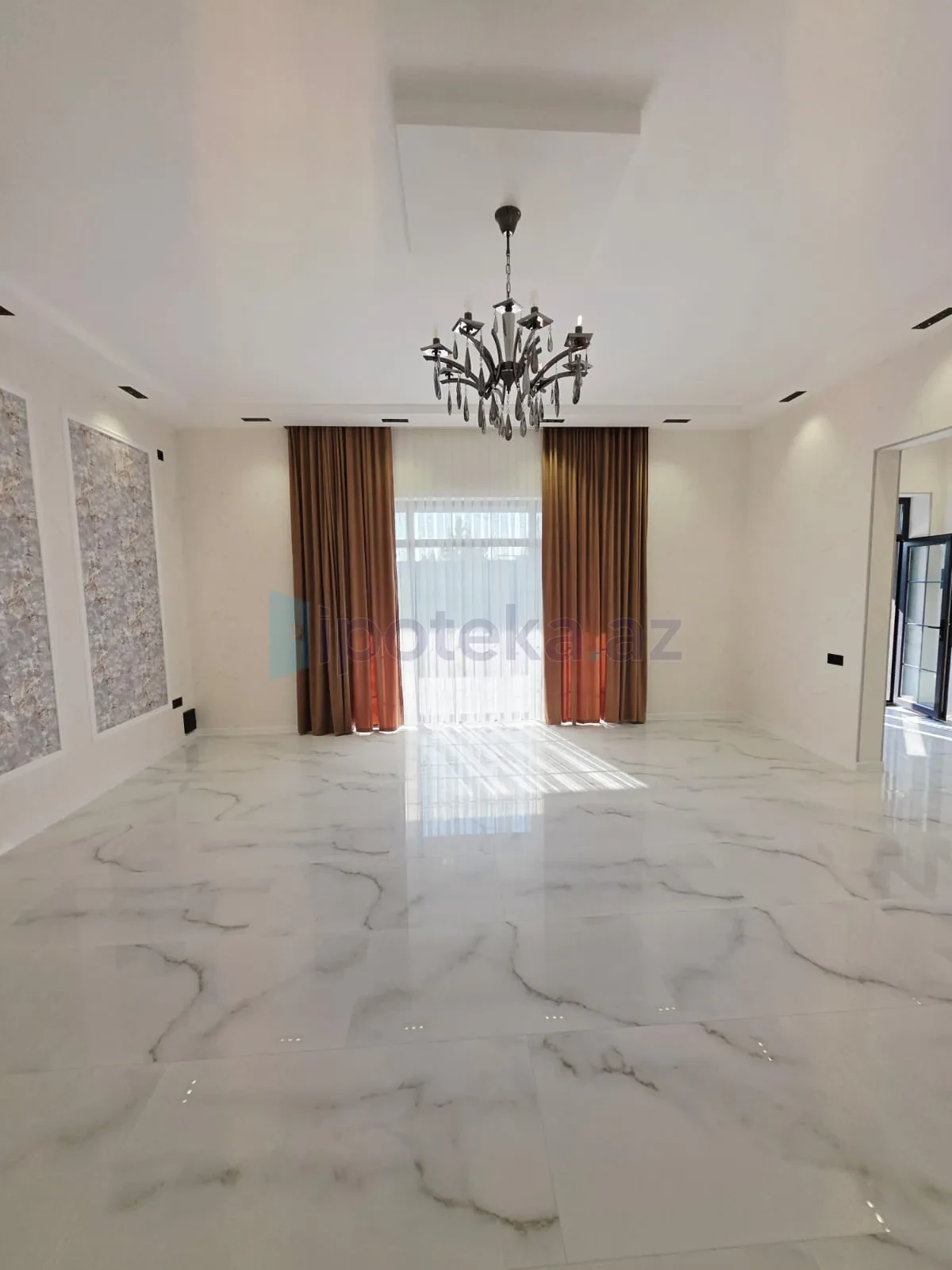Satılır 4 otaqlı mənzil 160 m²