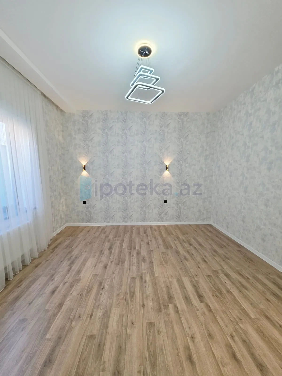 Satılır 4 otaqlı mənzil 160 m²