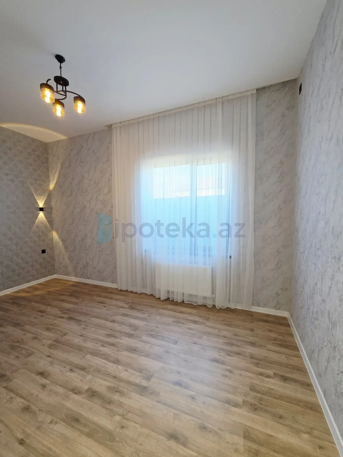 Satılır 4 otaqlı mənzil 160 m²