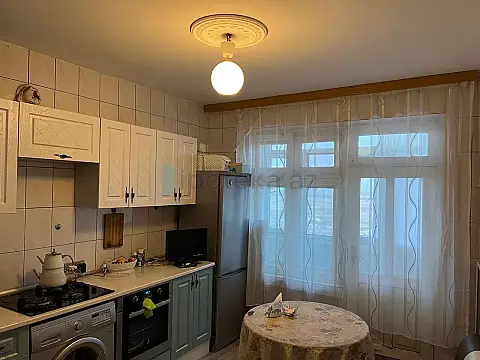 Satılır 2 otaqlı köhnə tikili 60 m²