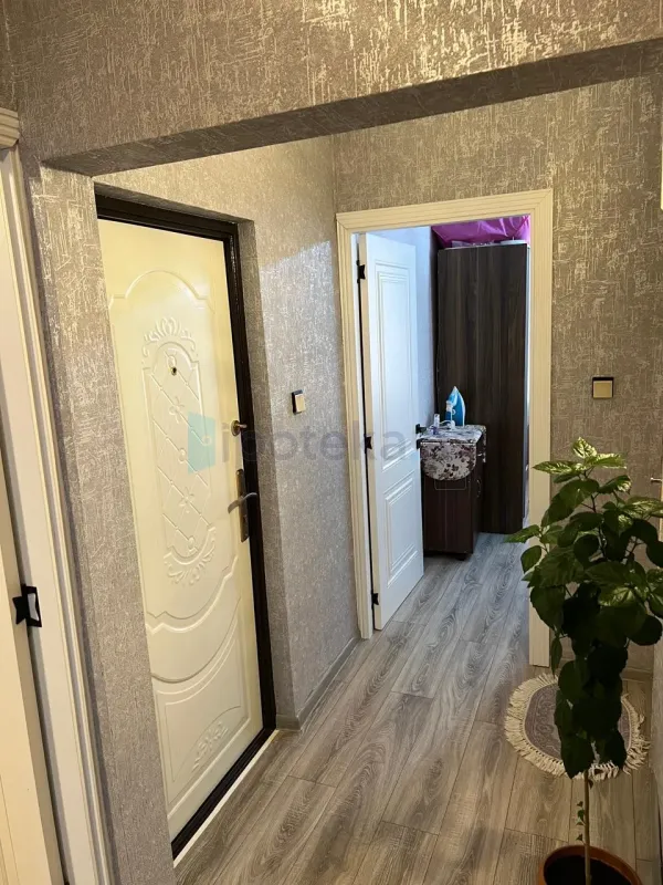 Satılır 2 otaqlı köhnə tikili 60 m²