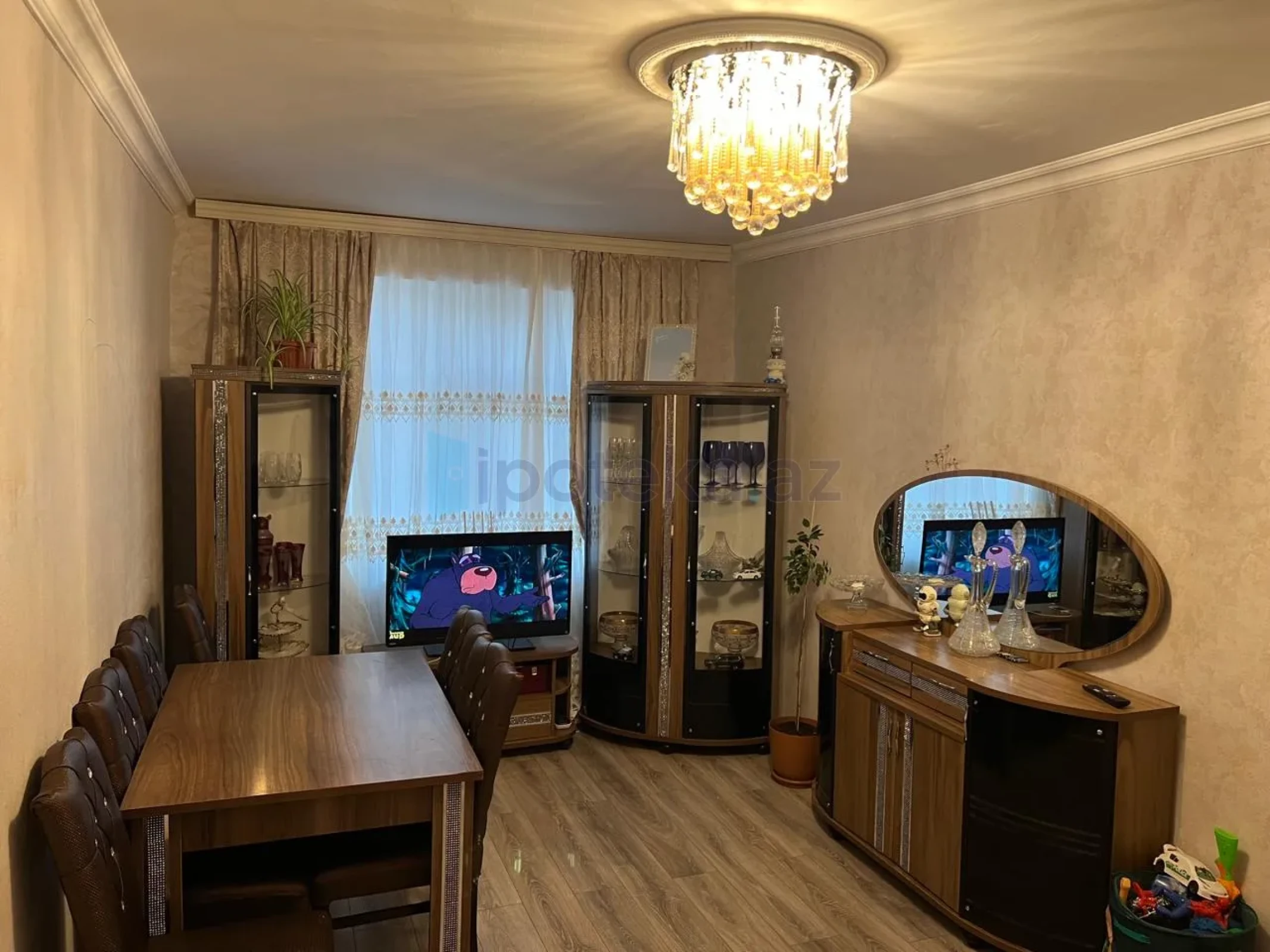 Satılır 2 otaqlı köhnə tikili 60 m²