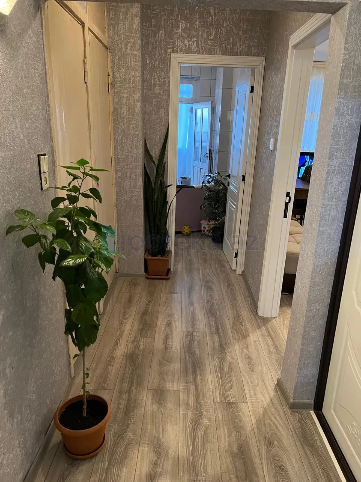 Satılır 2 otaqlı köhnə tikili 60 m²
