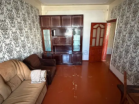 Satılır 2 otaqlı köhnə tikili 65 m²