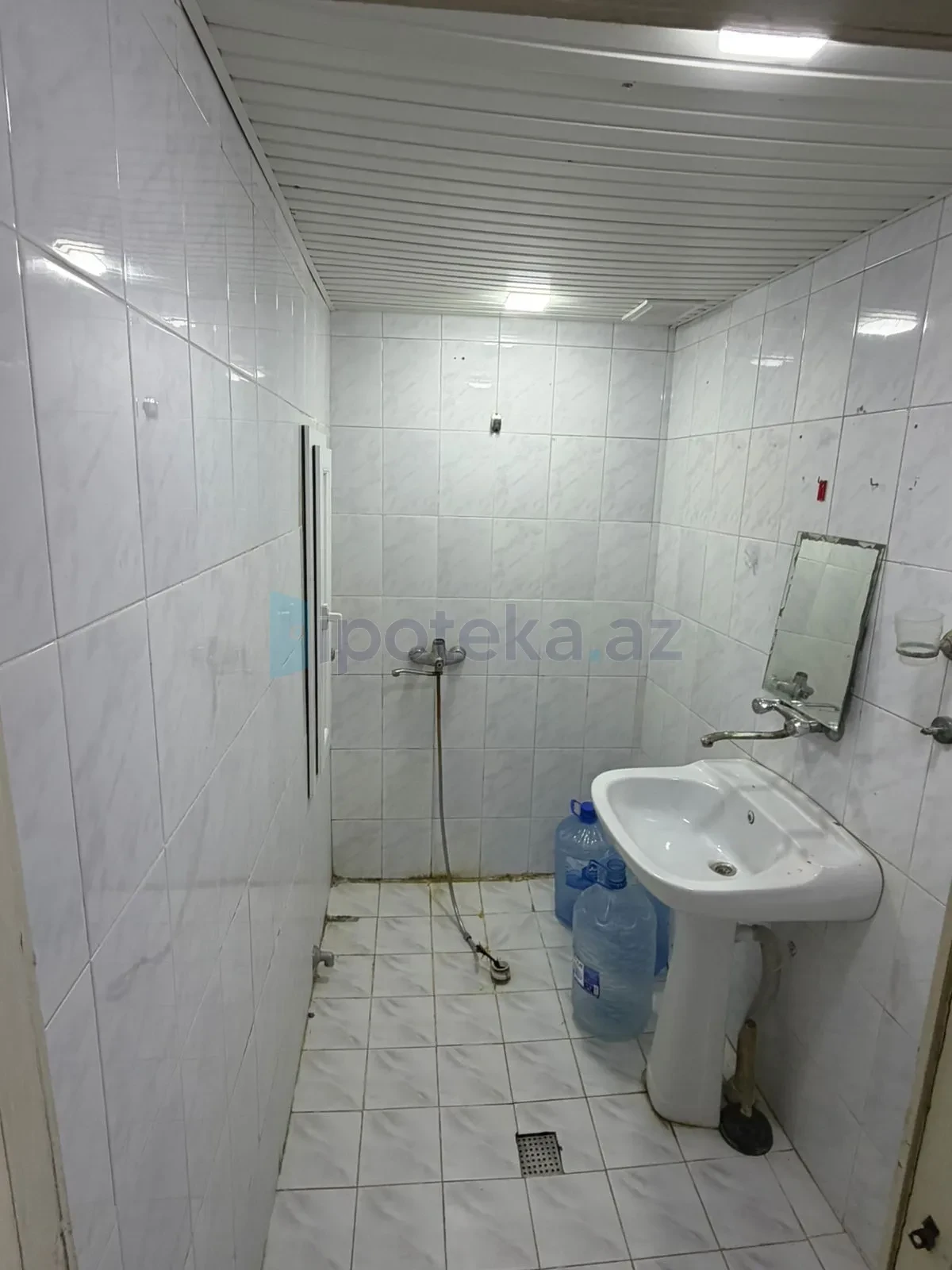 Satılır 2 otaqlı köhnə tikili 65 m²