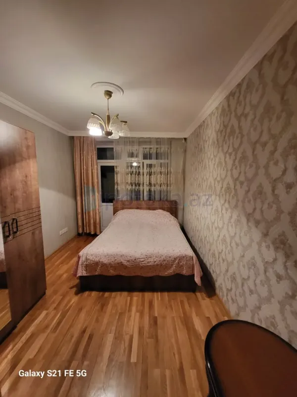 Satılır 4 otaqlı köhnə tikili 120 m²