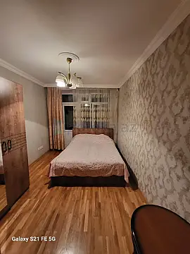 Satılır 4 otaqlı köhnə tikili 120 m²