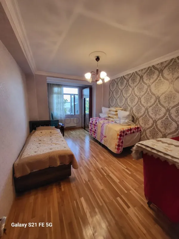 Satılır 4 otaqlı köhnə tikili 120 m²