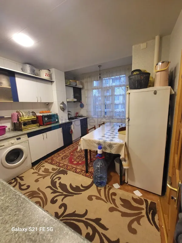 Satılır 4 otaqlı köhnə tikili 120 m²