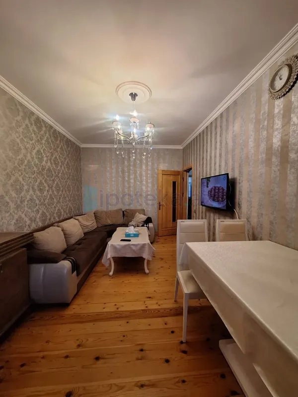 Satılır 3 otaqlı köhnə tikili 80 m²