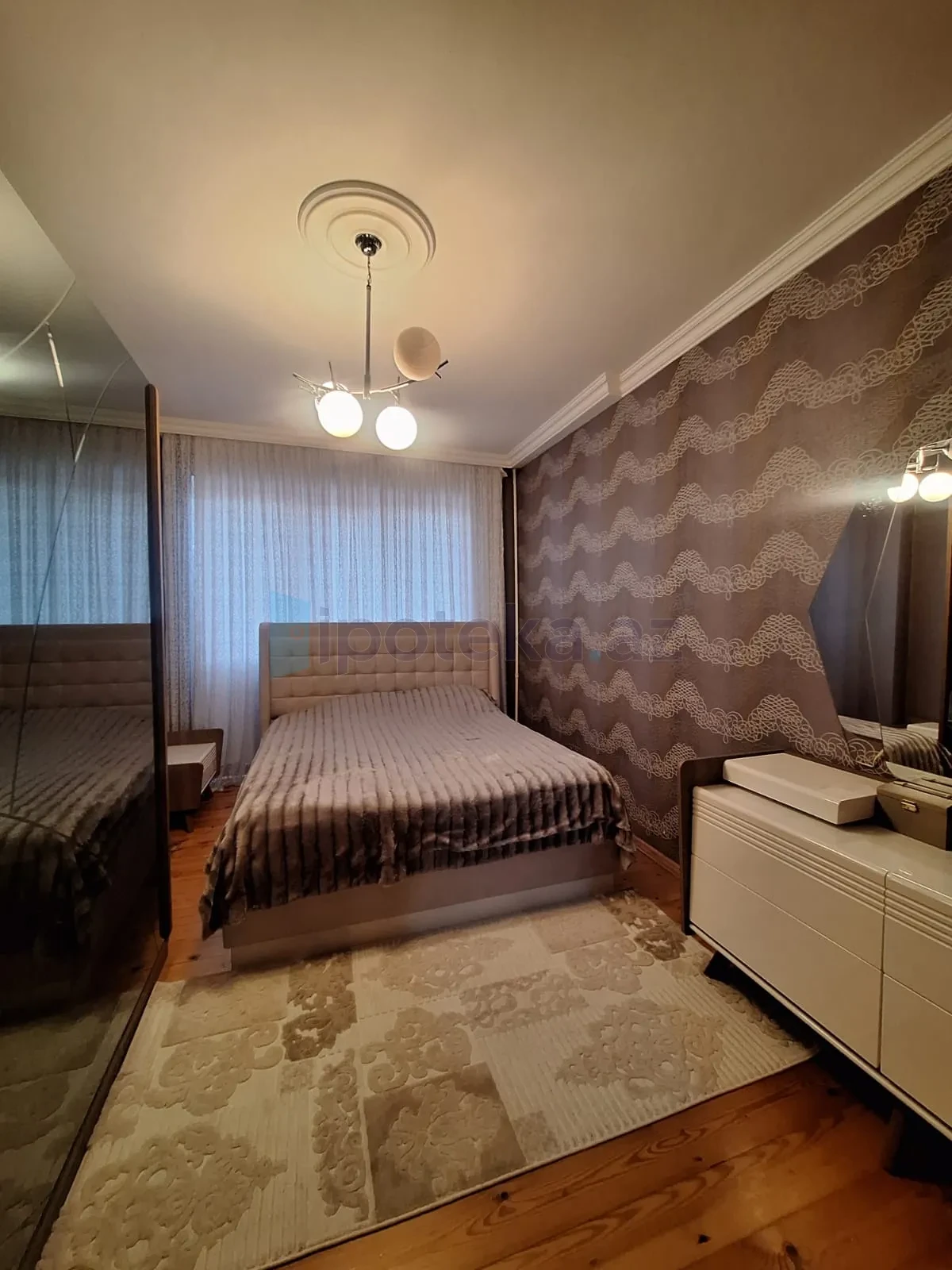 Satılır 3 otaqlı köhnə tikili 80 m²