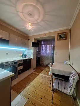 Satılır 3 otaqlı köhnə tikili 80 m²