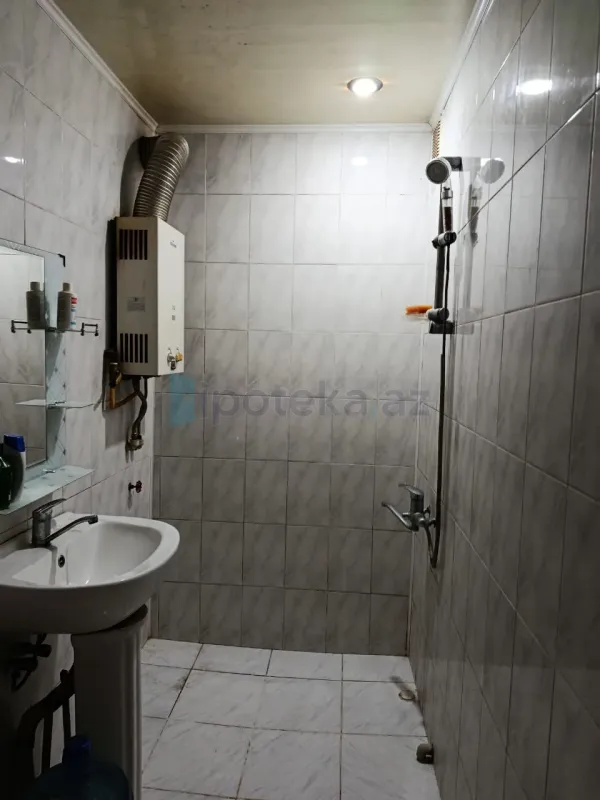 Satılır 2 otaqlı köhnə tikili 60 m²