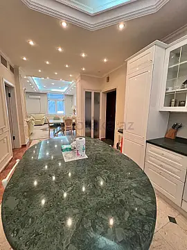 Satılır 4 otaqlı köhnə tikili 87 m²