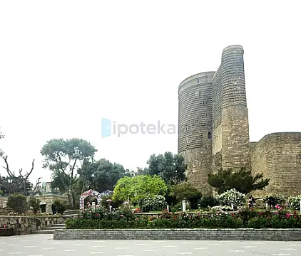 Satılır 4 otaqlı köhnə tikili 87 m²