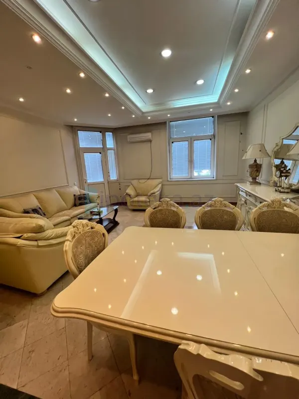 Satılır 4 otaqlı köhnə tikili 87 m²