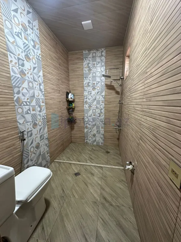 Satılır 4 otaqlı həyət evi 200 m²