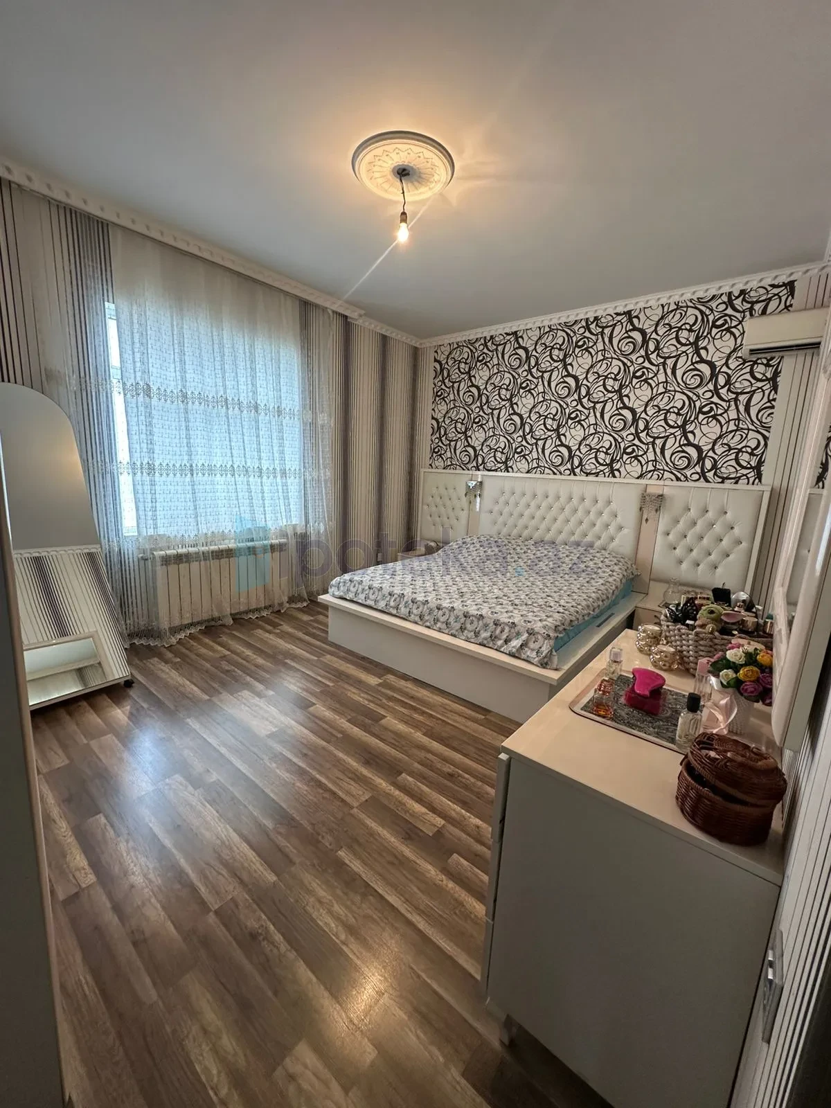 Satılır 4 otaqlı həyət evi 200 m²