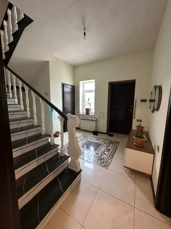 Satılır 4 otaqlı həyət evi 200 m²