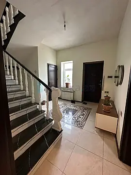 Satılır 4 otaqlı həyət evi 200 m²