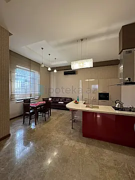 Satılır 6 otaqlı həyət evi 500 m²