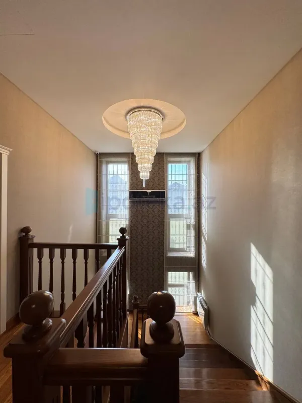 Satılır 6 otaqlı həyət evi 500 m²