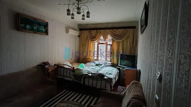 Satılır 2 otaqlı köhnə tikili 65 m²