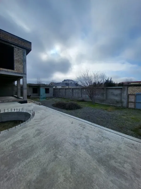 Satılır 7 otaqlı həyət evi 500 m²