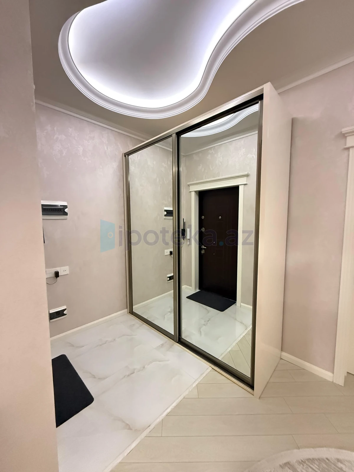 Satılır 3 otaqlı yeni tikili 100 m²