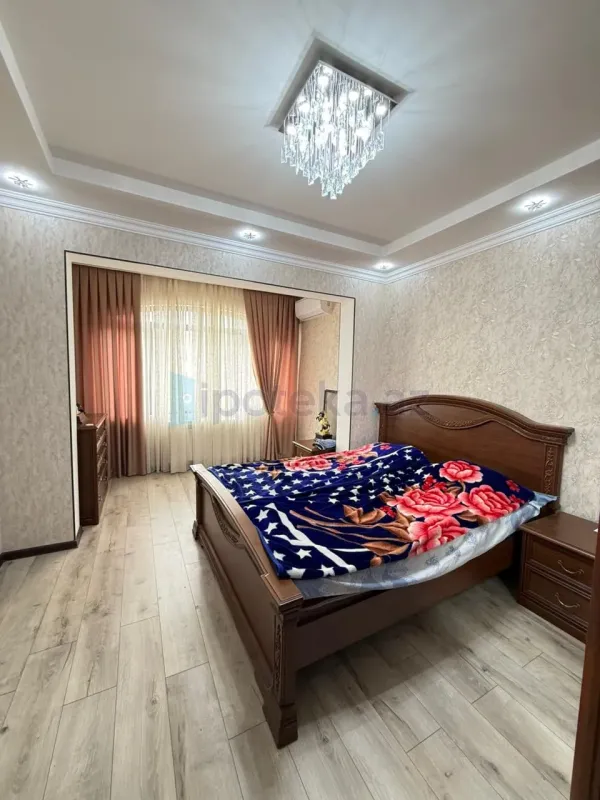 Satılır 5 otaqlı köhnə tikili 120 m²
