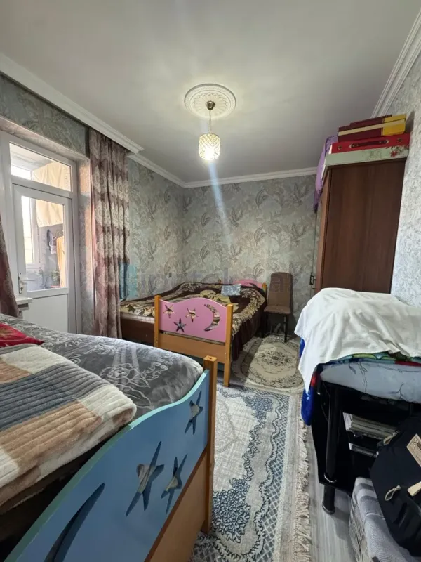 Satılır 2 otaqlı köhnə tikili 65 m²