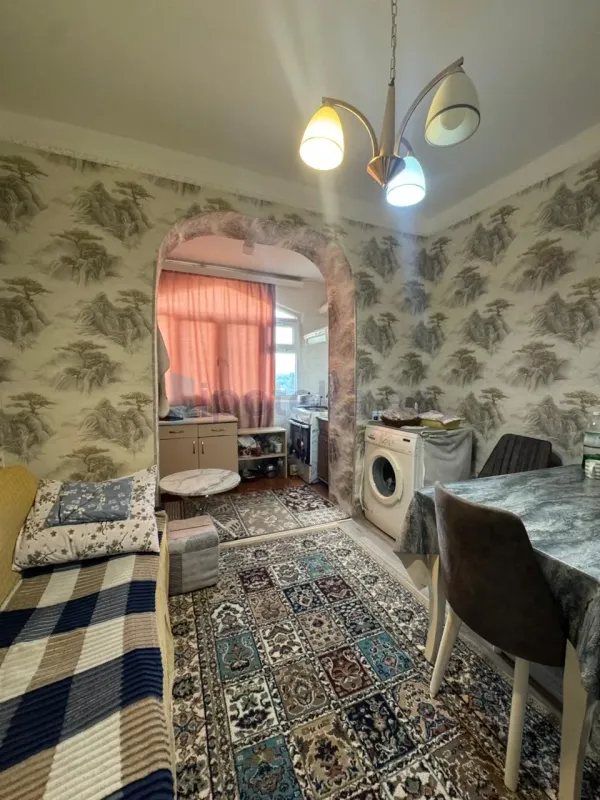 Satılır 2 otaqlı köhnə tikili 65 m²
