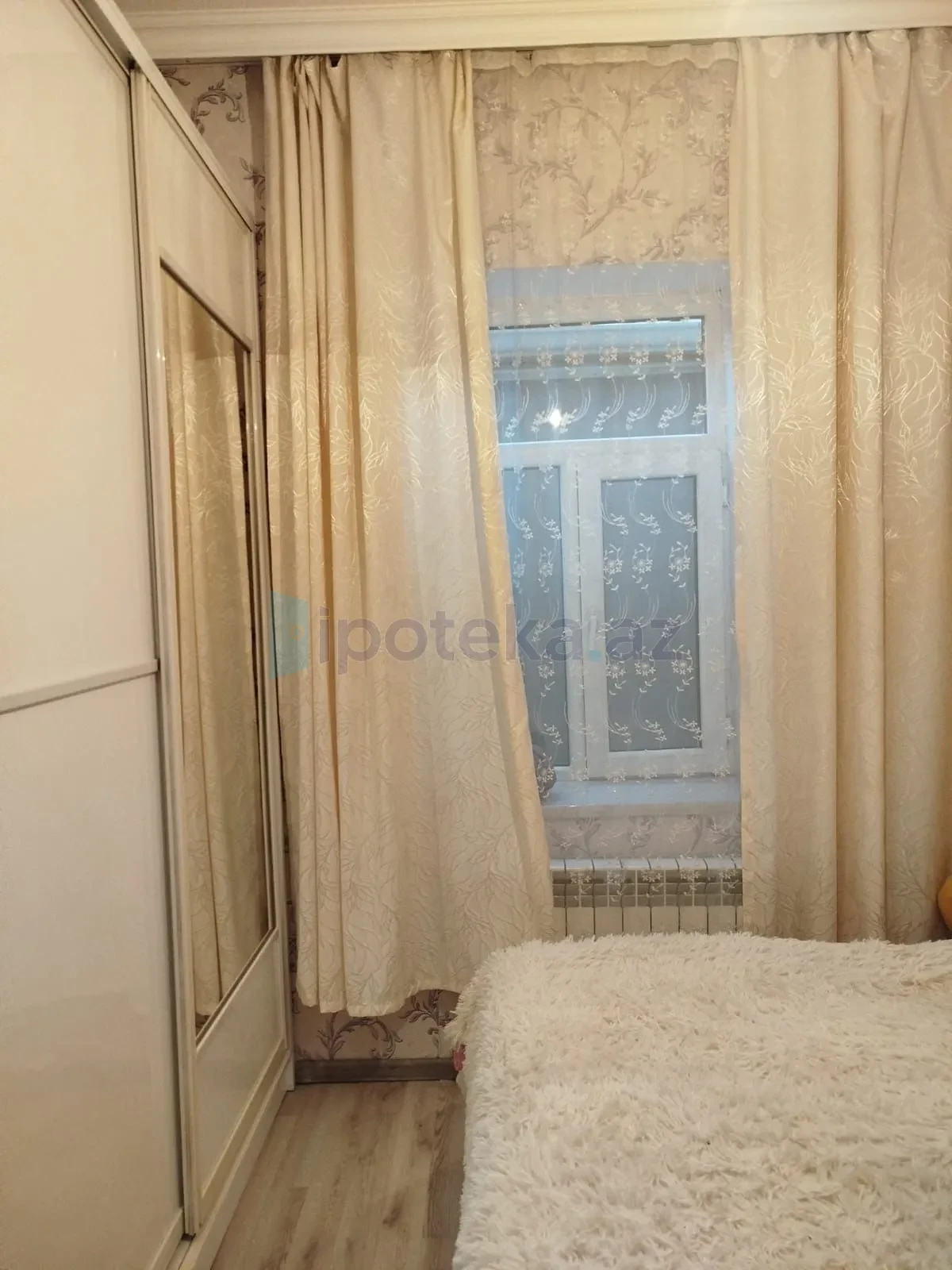 Satılır 4 otaqlı həyət evi 1.7 m²