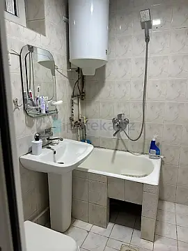 Satılır 2 otaqlı köhnə tikili 65 m²