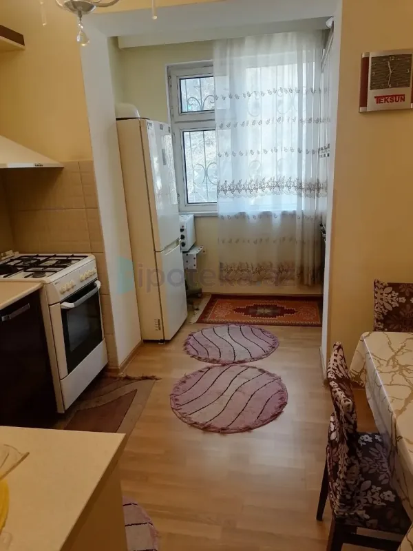 Satılır 3 otaqlı köhnə tikili 80 m²