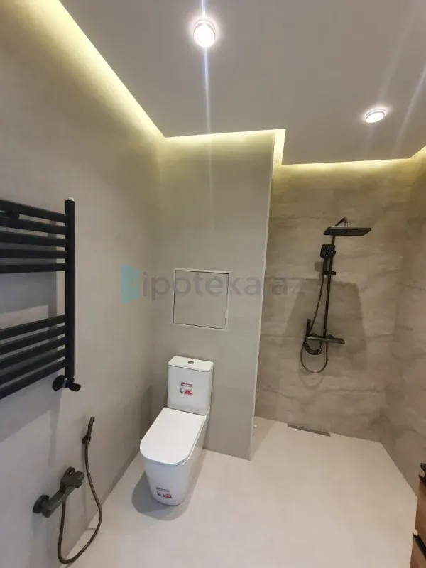 Satılır 4 otaqlı köhnə tikili 110 m²