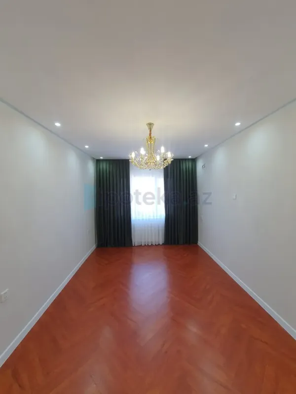 Satılır 4 otaqlı köhnə tikili 110 m²
