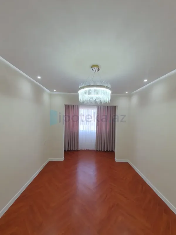 Satılır 4 otaqlı köhnə tikili 110 m²