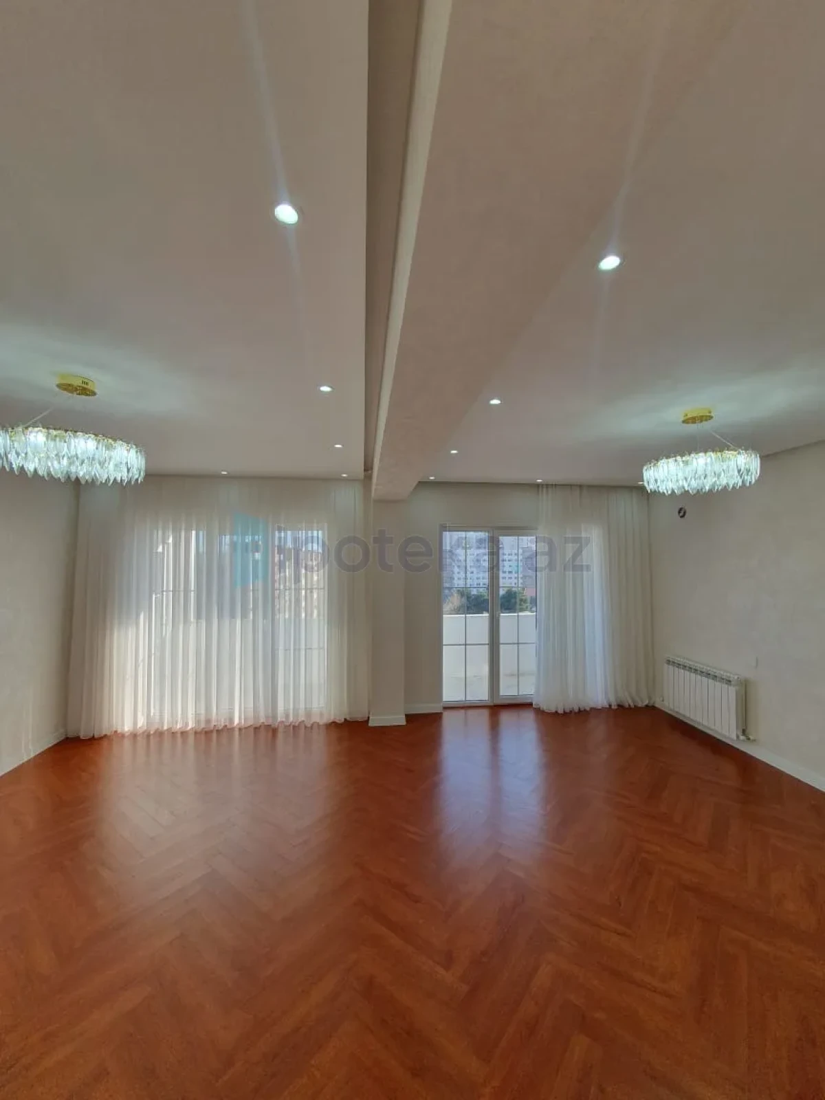 Satılır 4 otaqlı köhnə tikili 110 m²