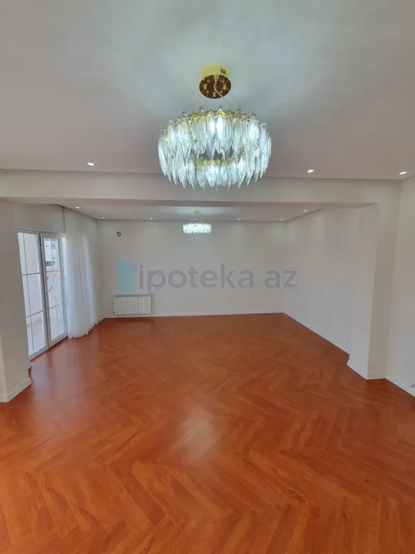 Satılır 4 otaqlı köhnə tikili 110 m²