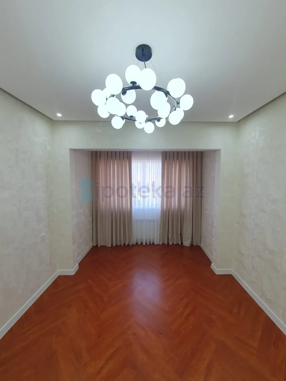 Satılır 4 otaqlı köhnə tikili 110 m²