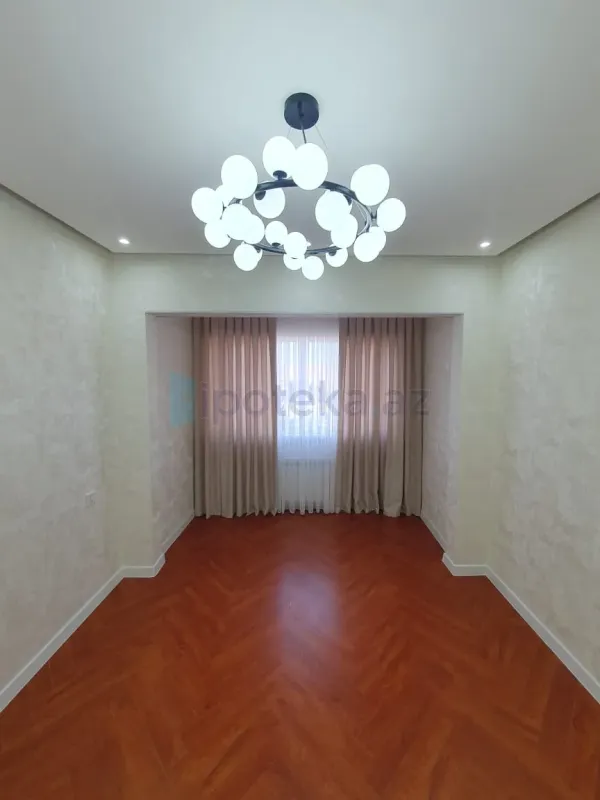 Satılır 4 otaqlı köhnə tikili 110 m²