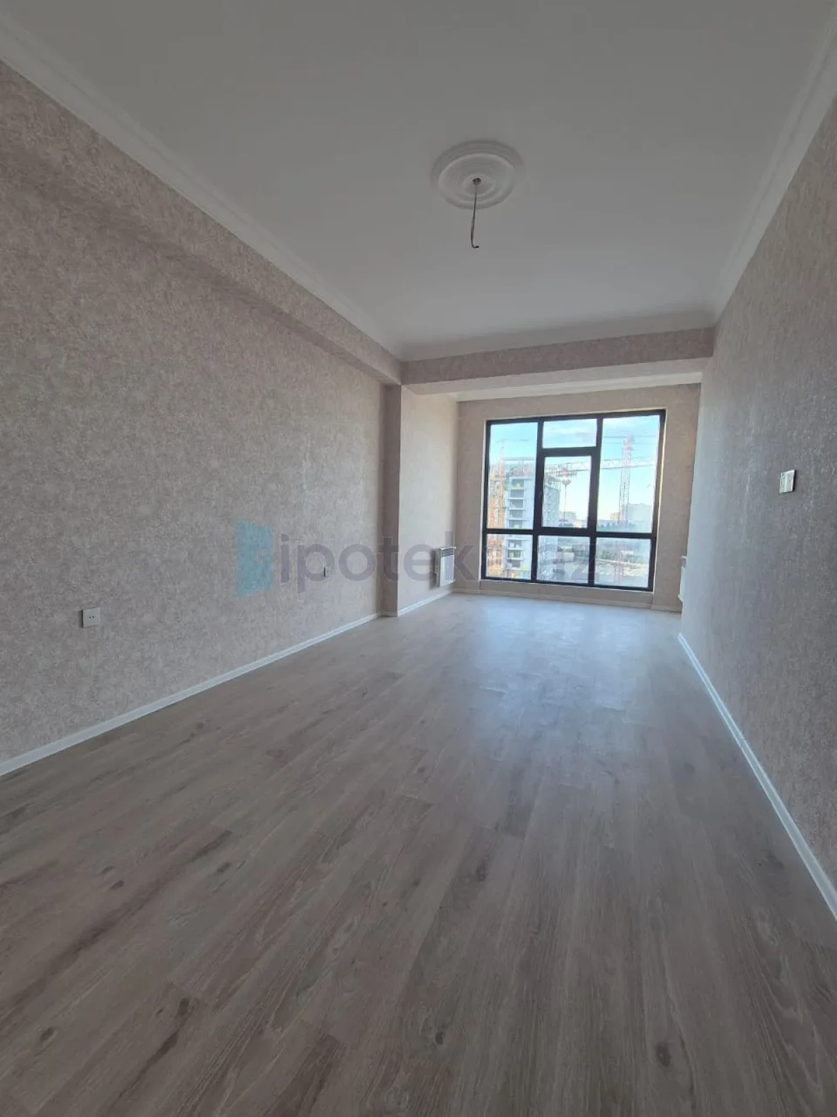 Satılır 2 otaqlı yeni tikili 76 m²