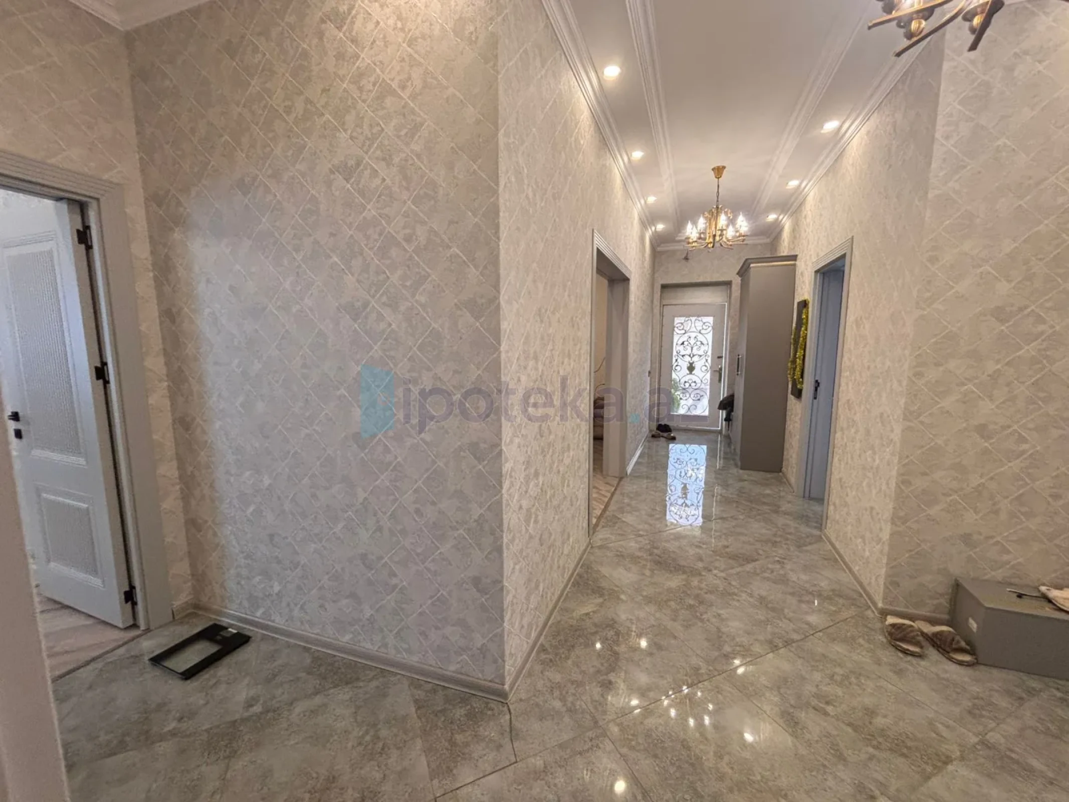Satılır 4 otaqlı mənzil 160 m²